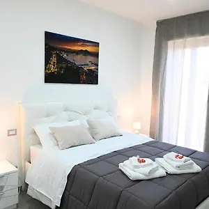 Appartamento 49, Napoli